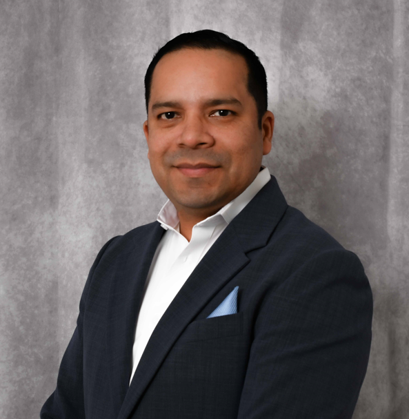 Headshot of Manuel Torres